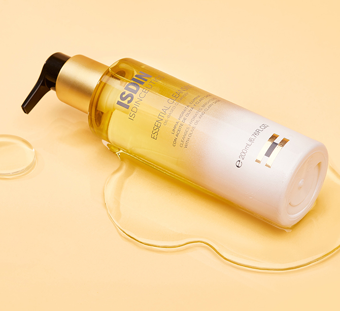 Sabías que el aceite limpiador es el paso clave para eliminar todos los  restos de maquillaje, protección solar y exceso de sebo? ¡Descubre YA  Essential, By ISDIN