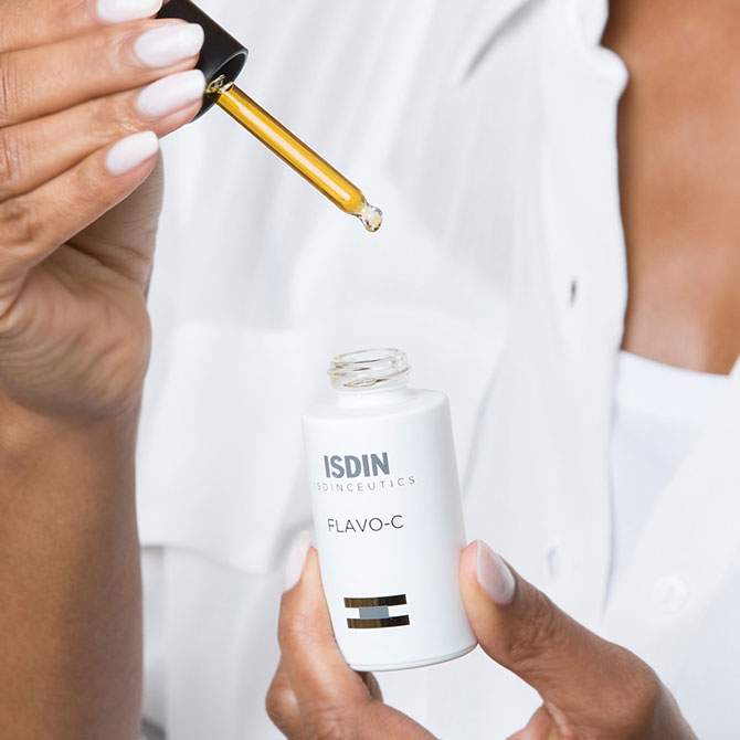 what are free radicals and how to fight them with ISDIN flavo-C