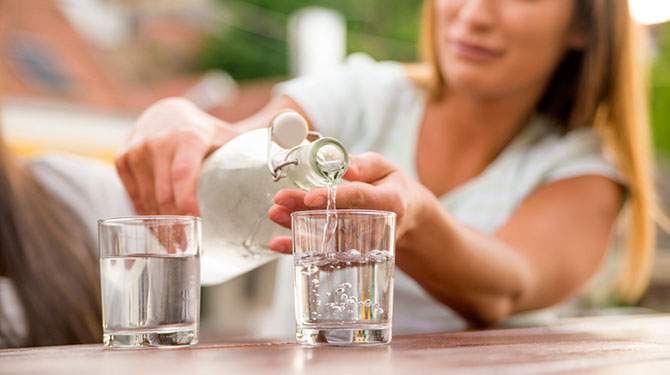 drink water to get rid of puffy eyes