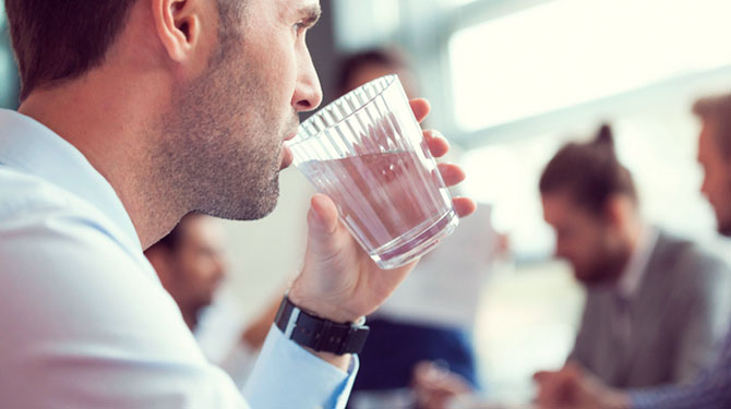 drink water to help bags under eyes in men