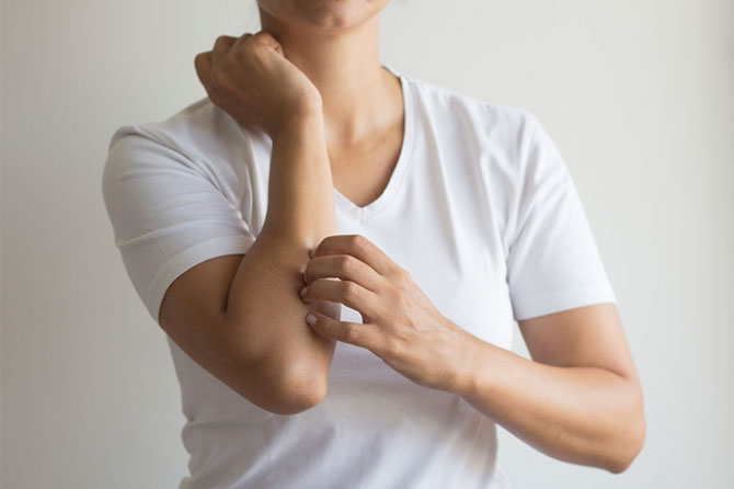 how stress affects your skin itchy skin