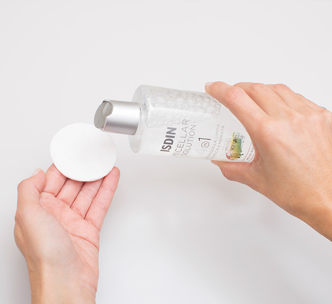 Glowing skin - Find the right facial cleanser ISDIN
