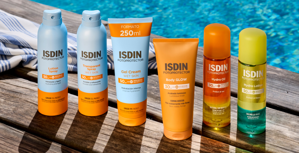 gama de fotoprotectores corporales de isdin con colores vivos y piscina