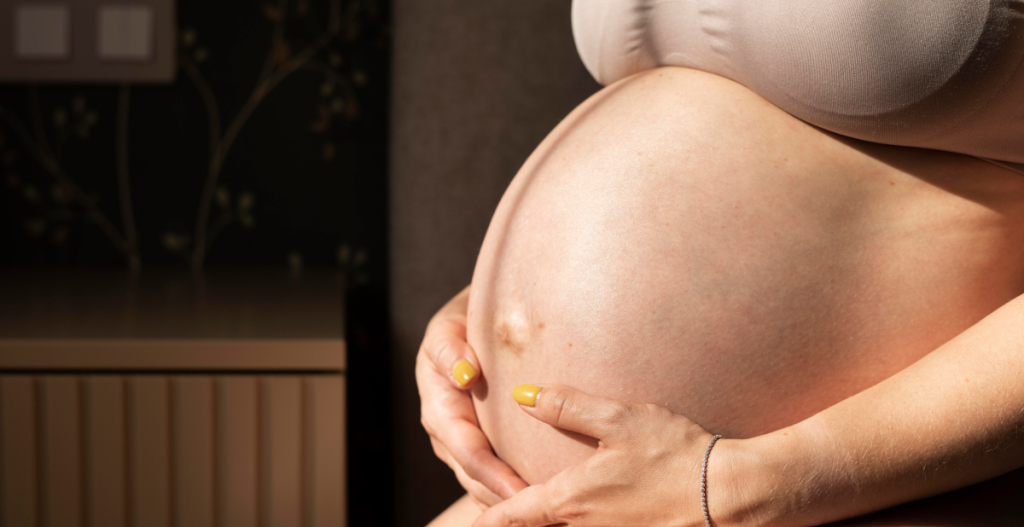 barriga de embarazada sin estrías