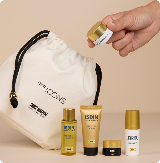 Kit Mini Icons de ISDIN con productos de viaje para mantener una rutina skincare por estaciones en escapadas