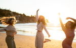 chicas disfrutando vacaciones de verano