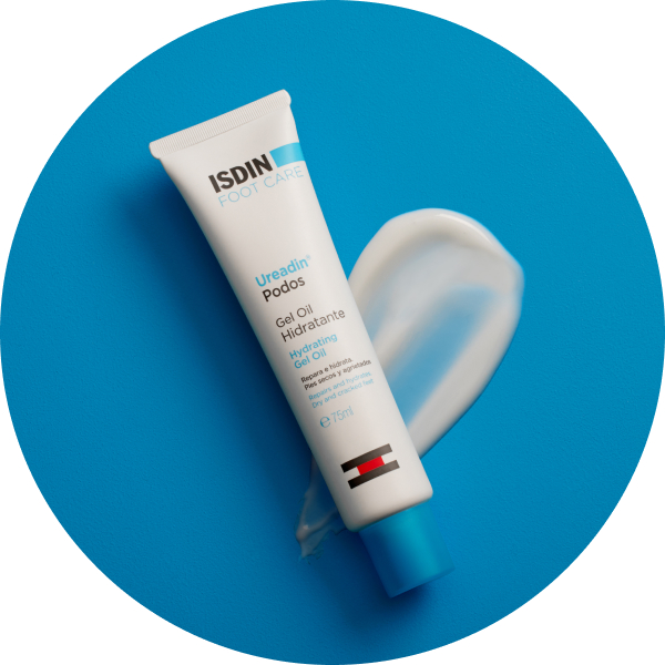 Envase de Ureadin Podos Gel Oil de ISDIN, producto hidratante para reparar talones agrietados y pies muy secos
