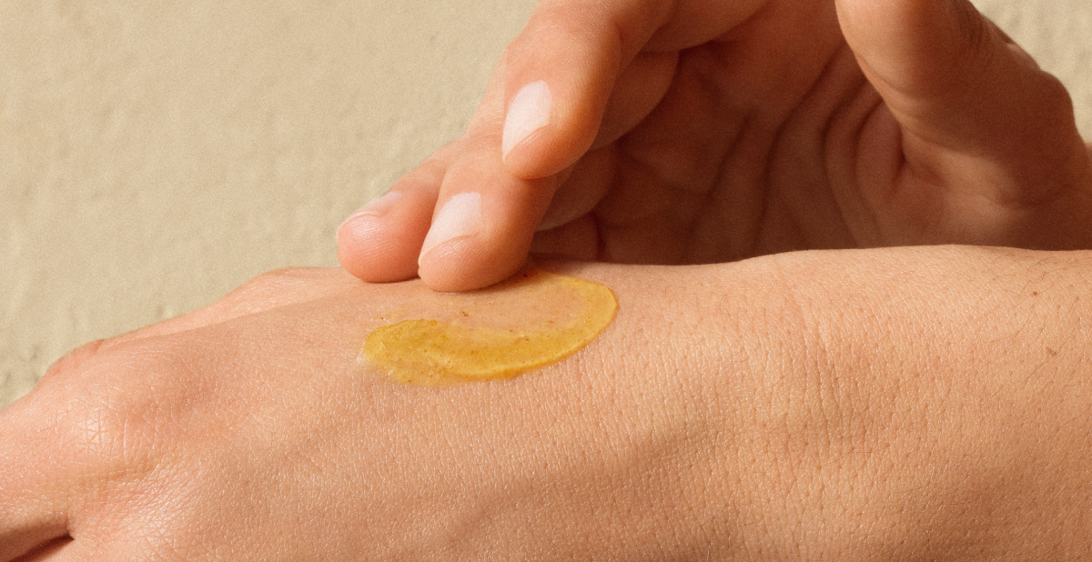 textura de limpiador facial exfoliante para combatir signos photoaging