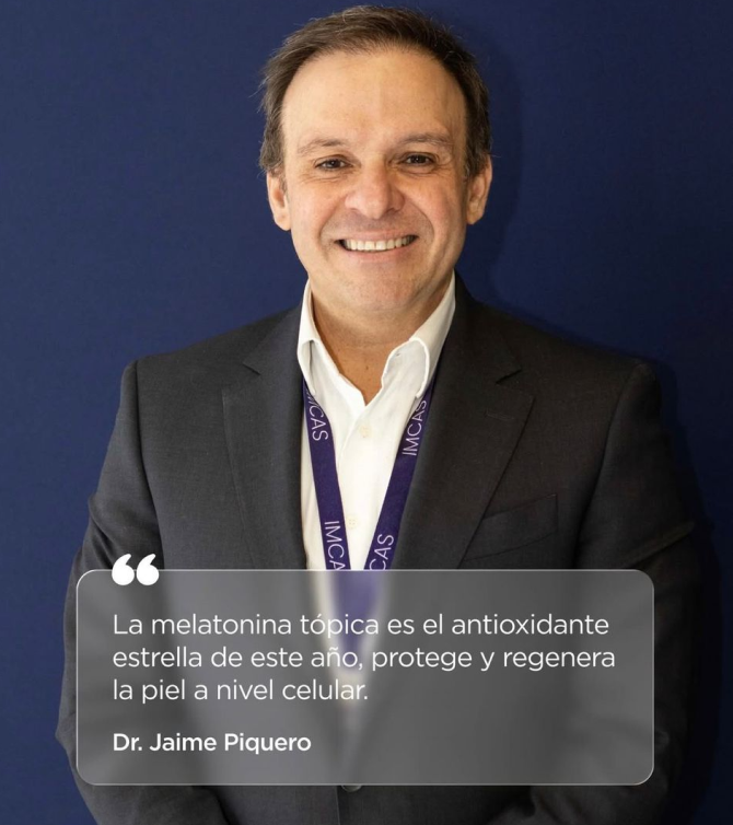 Retrato del Dr. Jaime Piquero en IMCAS 2026 junto a una cita sobre la melatonina tópica como antioxidante clave en la protección y regeneración celular de la piel.