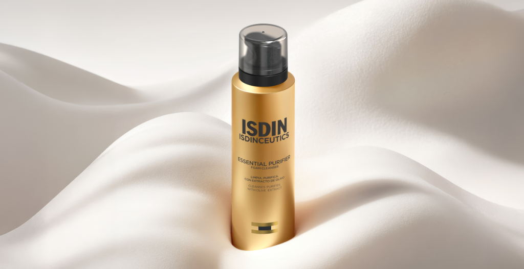 Espuma limpiadora facial ISDIN Essential Purifier con textura ligera y cremosa
