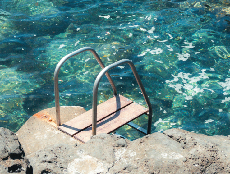 estilo de vida mediterráneo escalera al precioso mar azul