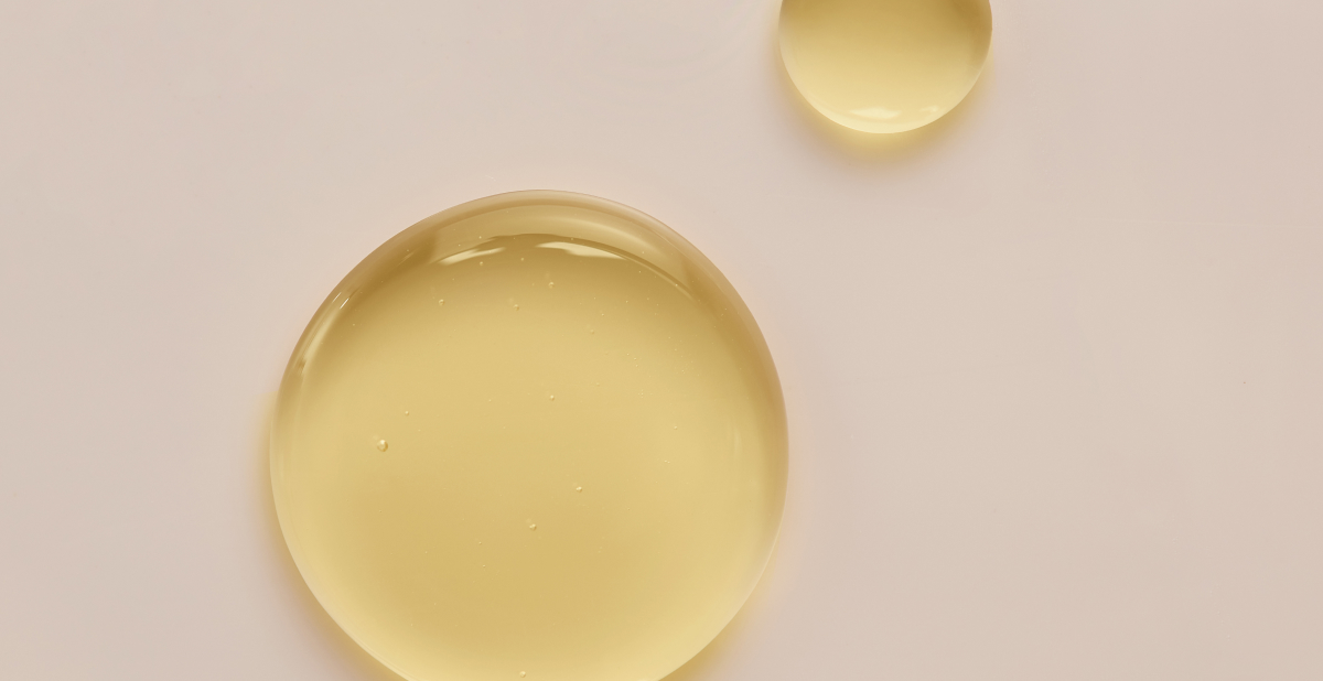 textura de limpiador en aceite de isdin para la piel