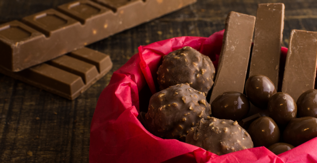 Surtido de chocolates como regalo clásico de San Valentín para celebrar el amor