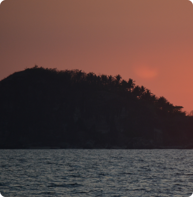 Horizonte sobre el mar al atardecer, lugar adecuado para ver el eclipse solar con el Sol bajo
