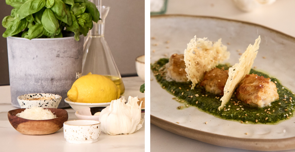 Ingredientes frescos como albahaca, limón y ajo junto a un plato de bocados dorados sobre salsa verde y crujientes de queso.