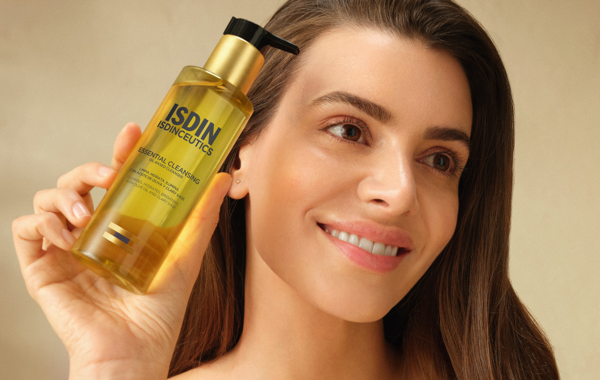 How To Use Cleansing Oil in Your Skincare Routine (and Why You Should)
