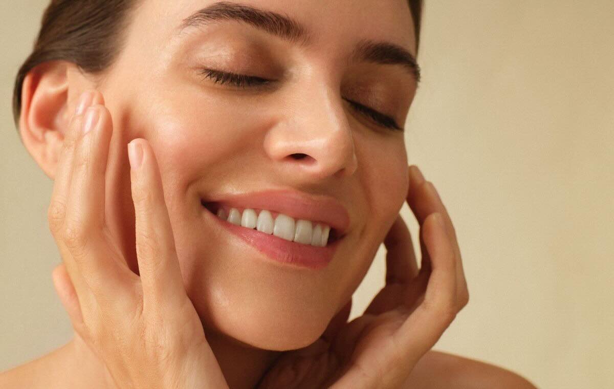 6 Reasons You Should Always Take Off Your Makeup Before Bed